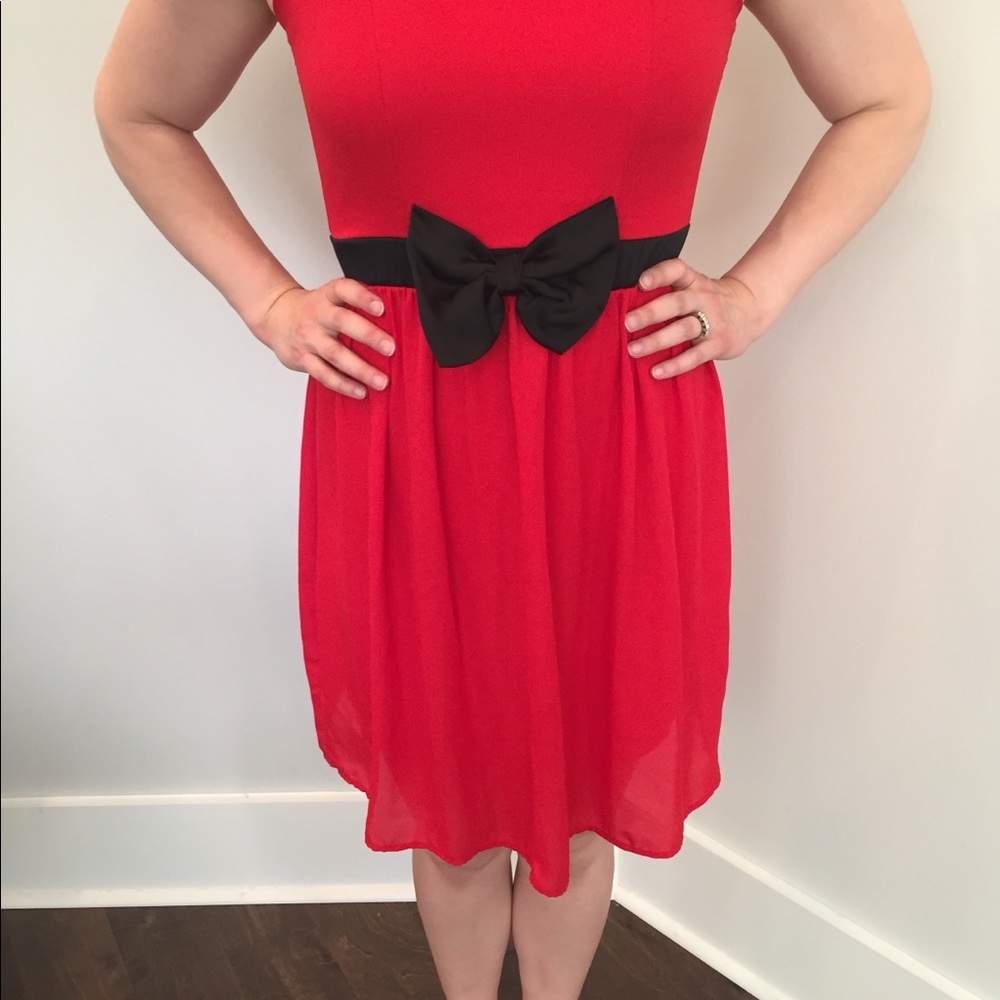 Red dress - Picture 2 of 2
